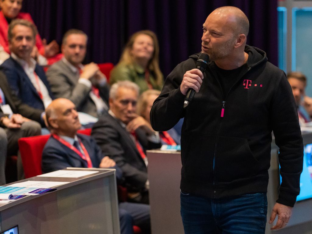 Soren Abildgaard (T-Mobile) tijdens toespraak 