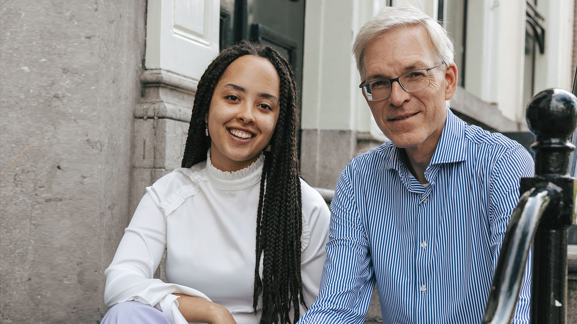 Kimberley Snijders (22), voorzitter van het SER Jongerenplatform en Richard van Zwol (58), voorzitter van de Staatscommissie Demografische Ontwikkelingen 2050 breken er even tussenuit voor een interview.