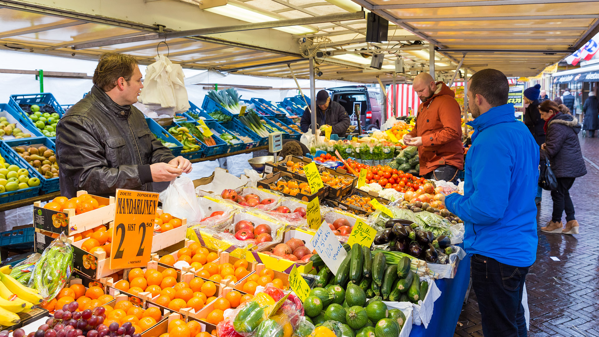 Marktkraam met groenten