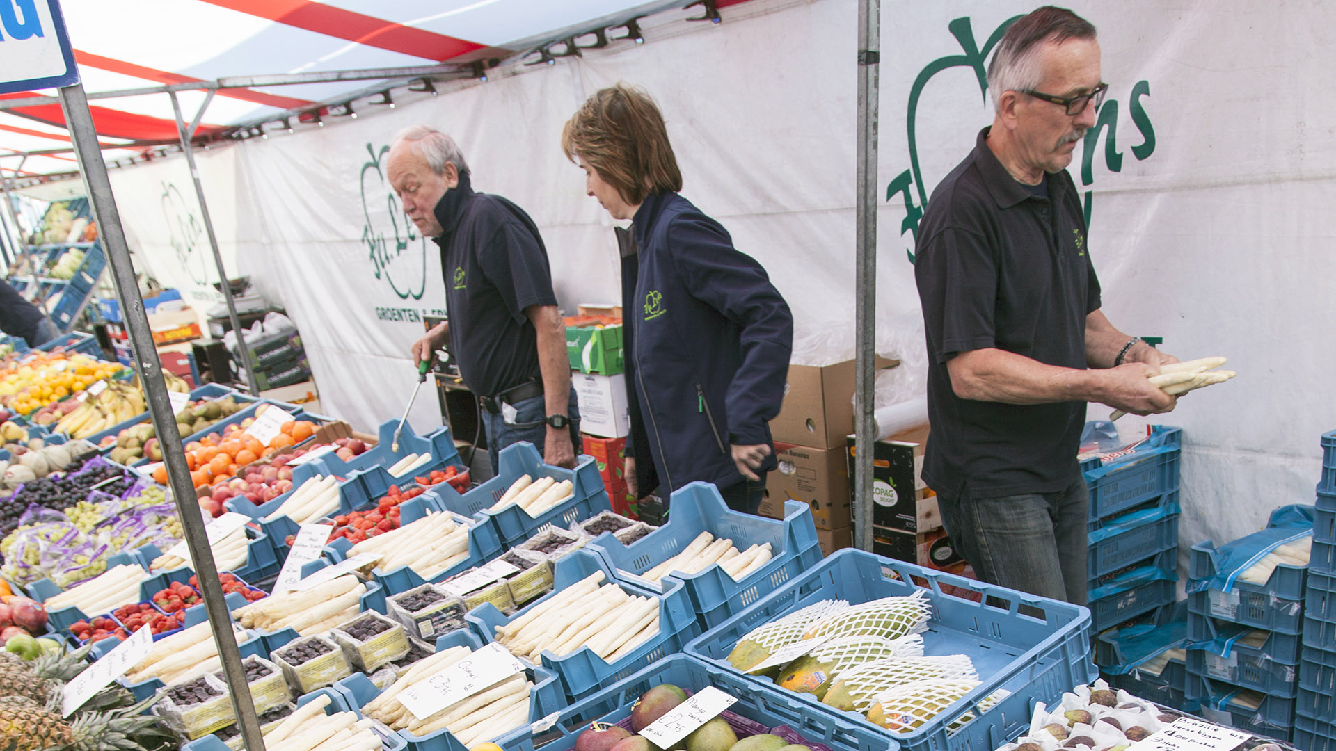 Groenteboer op markt